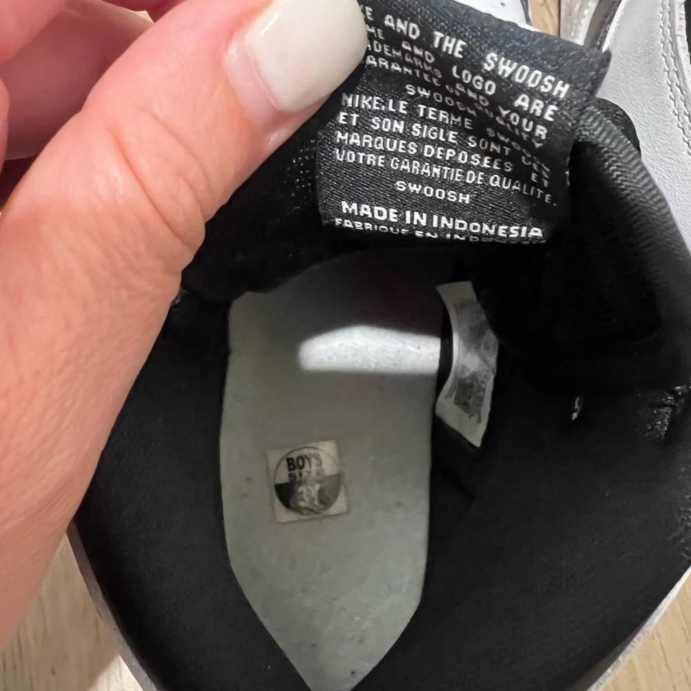 AIR JORDAN Nike Black and White Sneakers - Picture 7 of 10